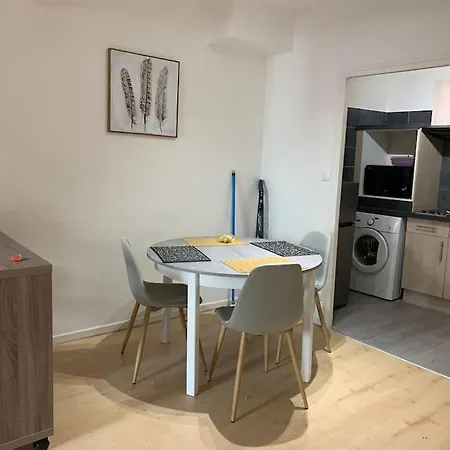 Aubenas : Beau Studio, Proche Du Chateau Extérieur photo