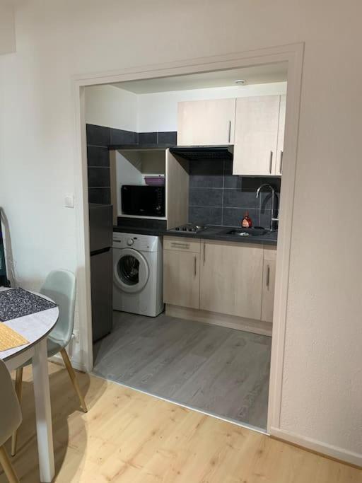 Appartement : Beau Studio, Proche Du Chateau Aubenas
