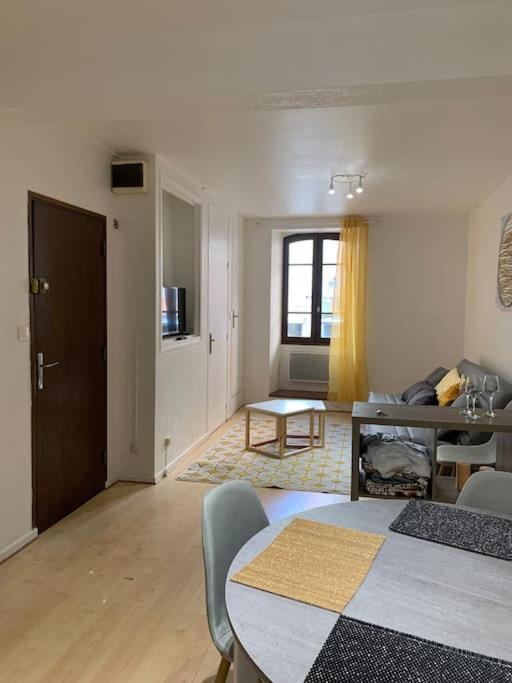 : Beau Studio, Proche Du Chateau Appartement *
