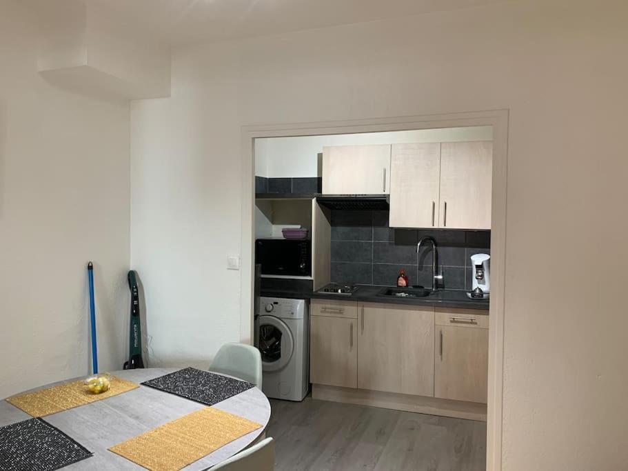 Appartement : Beau Studio, Proche Du Chateau